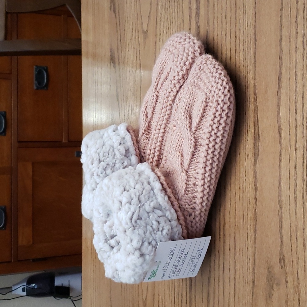 NWT Muk Luks Frosted Sherpa Cuffed Bootie.  Lined bootie slipper.